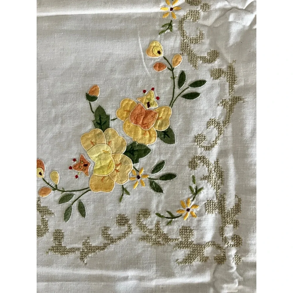 HAND APPLIQUE & HAND EMBROIDERY TABLECLOTH 33x32 Yellow Green STUNNING WORK!